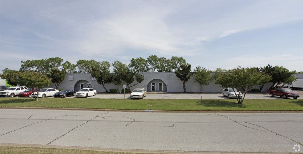 1509-1521 Central Park Dr, Hurst, TX à louer - Photo principale – Image 1 sur 2