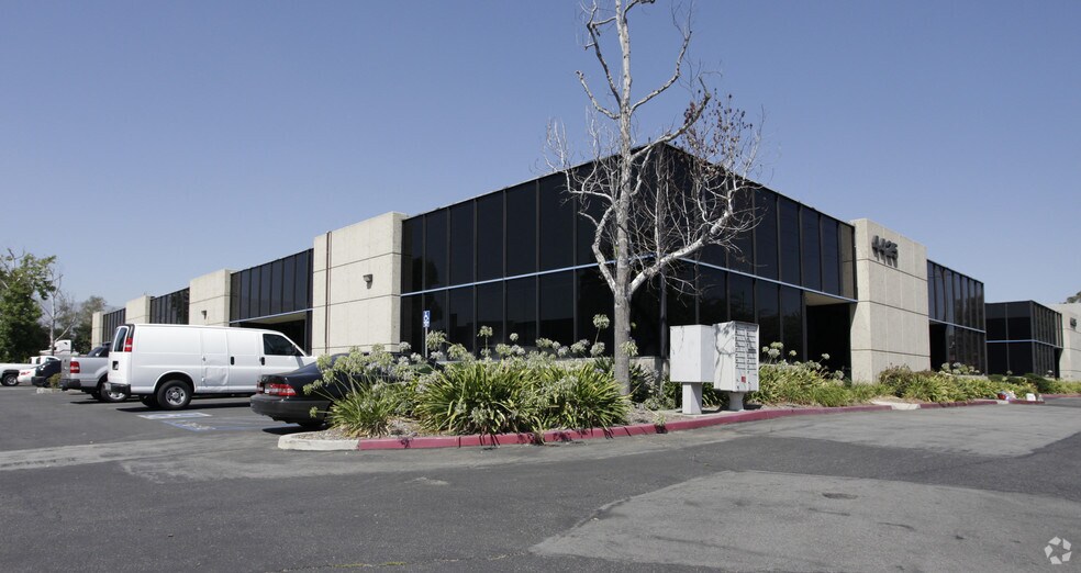 4425 E Airport Dr, Ontario, CA à louer - Photo principale – Image 1 sur 4