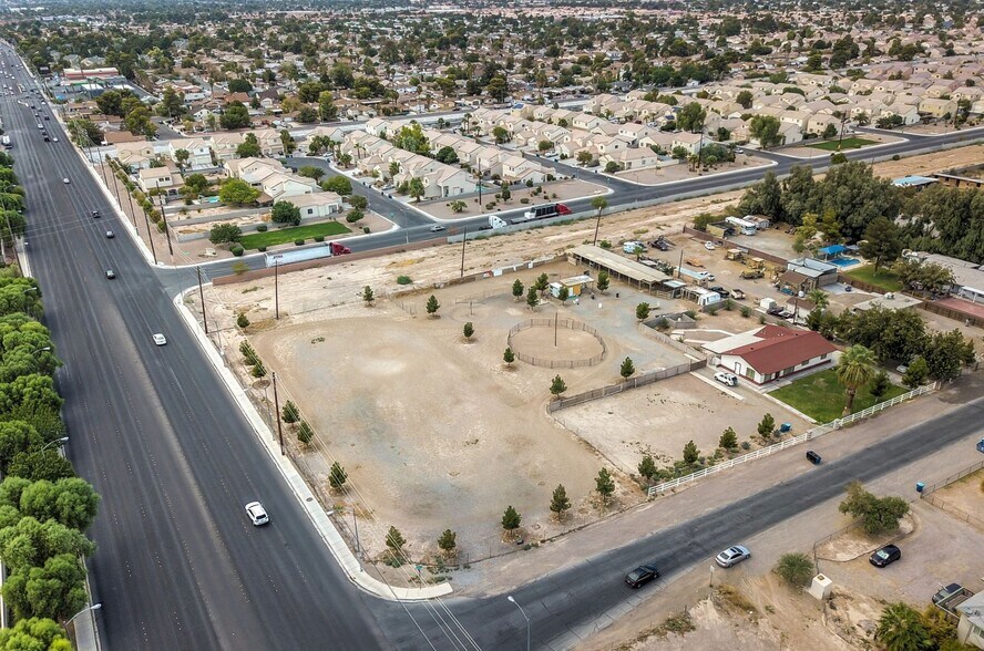 6027-6042 E Charleston Blvd, Las Vegas, NV à vendre - Aérien – Image 1 sur 11