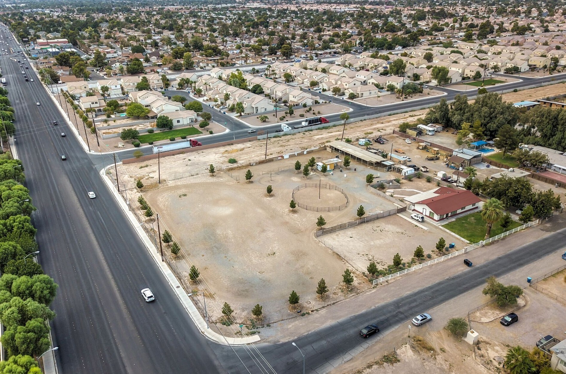 6027-6042 E Charleston Blvd, Las Vegas, NV à vendre Aérien– Image 1 sur 12