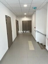 Bureau dans La Ciotat à louer Hall d’entrée– Image 2 sur 9