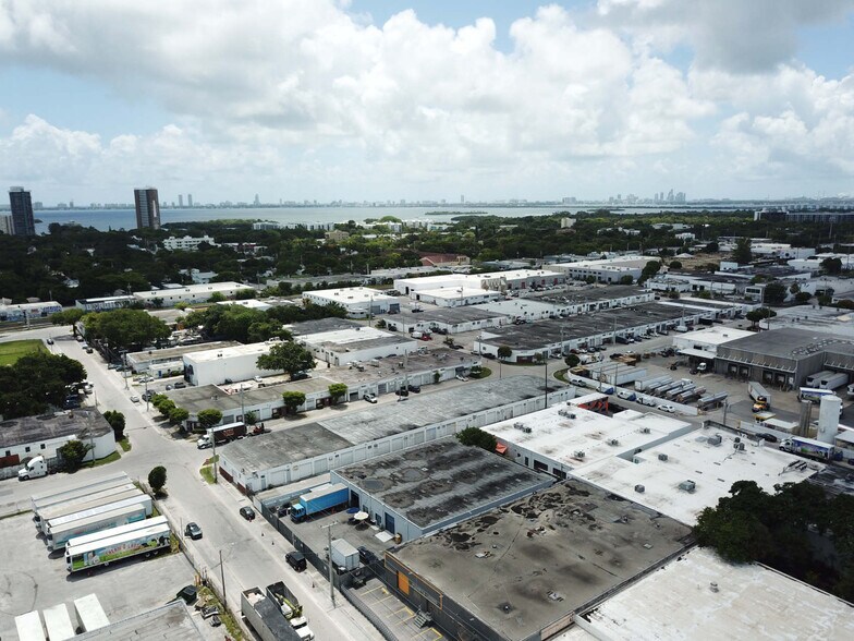 270 NE 70th St, Miami, FL à vendre - Photo de l’immeuble – Image 3 sur 8