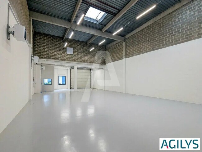 Plus de détails pour Bureau, Local d'activités à louer
