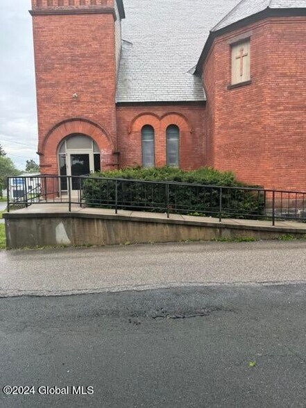 130 Main St, Hoosick Falls, NY à vendre - Photo de l’immeuble – Image 3 sur 52