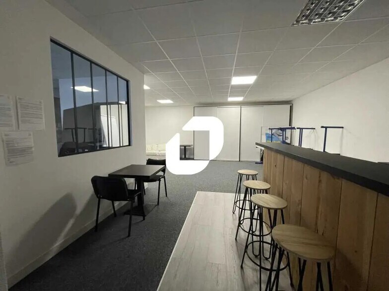 Bureau dans Bordeaux à louer - Photo de l’immeuble – Image 3 sur 6