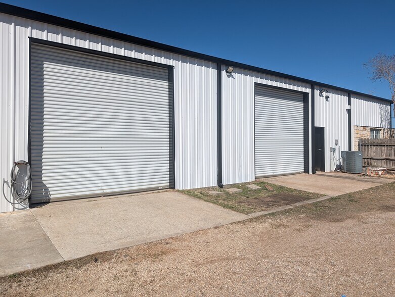 365 Val Verde Rd, McGregor, TX à louer - Photo de l’immeuble – Image 2 sur 9