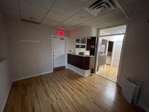 71 Todt Hill Rd, Staten Island, NY à louer Photo intérieure– Image 1 sur 32