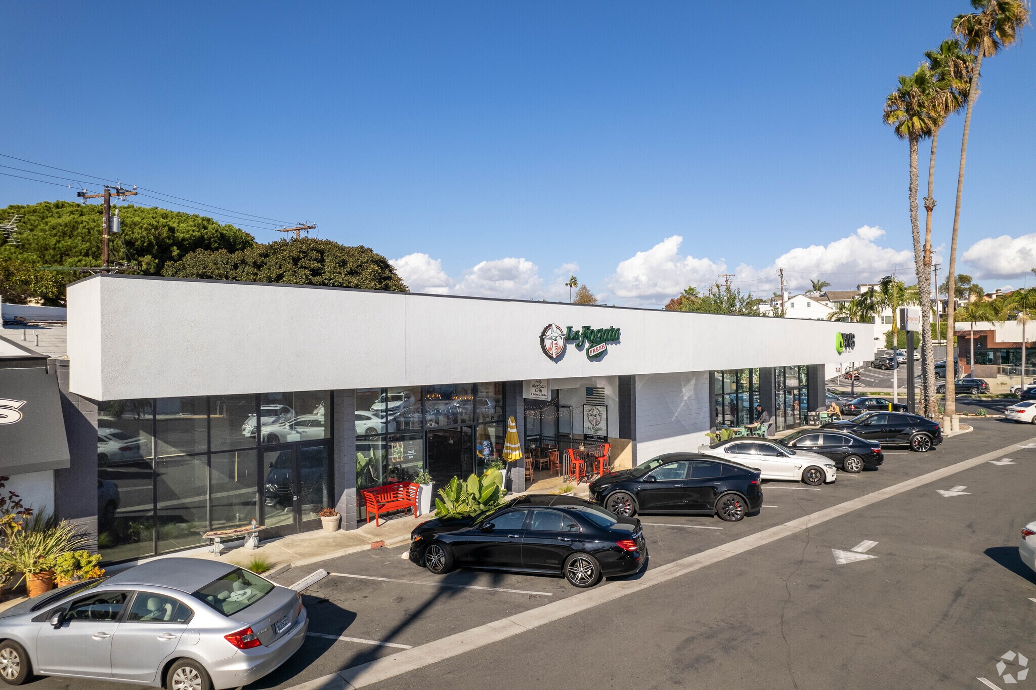 3049 E Coast Hwy, Corona Del Mar, CA à louer Photo de l’immeuble– Image 1 sur 15