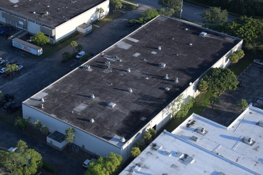 5800 Miami Lakes Dr, Miami Lakes, FL à louer - Photo de l’immeuble – Image 3 sur 10