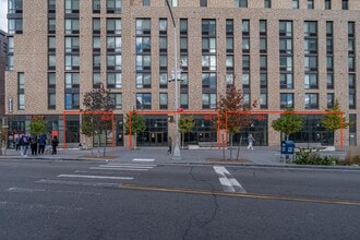 1725 Village Ln, Far Rockaway, NY à louer Photo intérieure– Image 2 sur 2