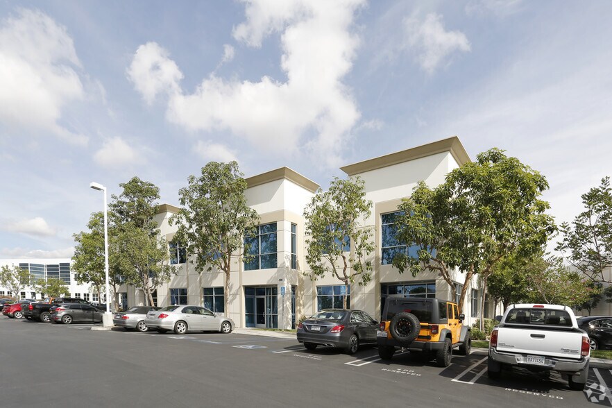 26150 Enterprise Way, Lake Forest, CA à louer - Photo de l’immeuble – Image 1 sur 7