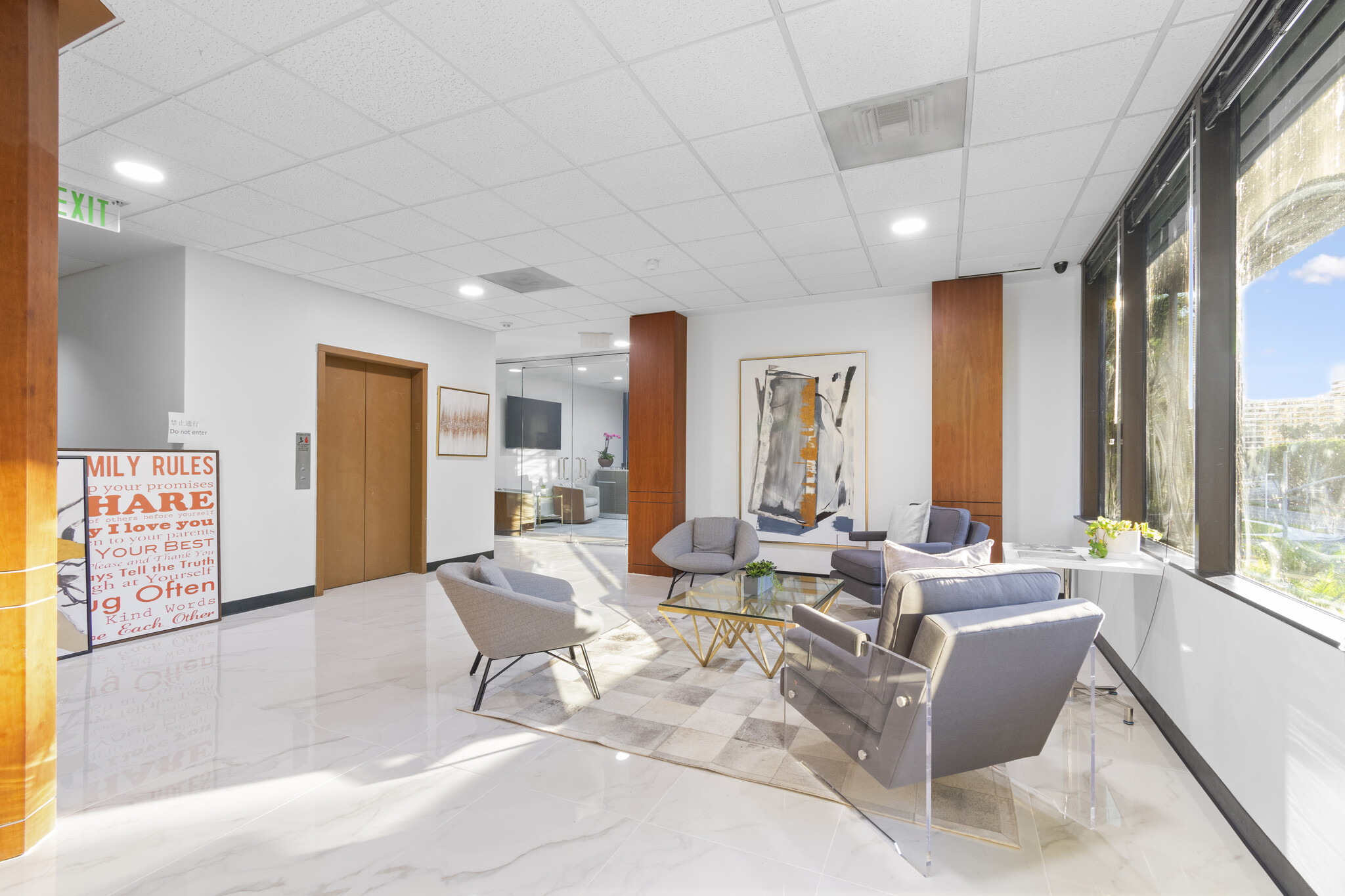 2955 Main St, Irvine, CA à louer Hall d’entrée– Image 1 sur 14