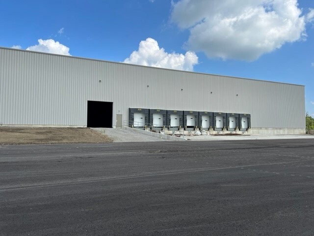 859 S Adams St, Bluffton, IN à louer - Photo de l’immeuble – Image 3 sur 11