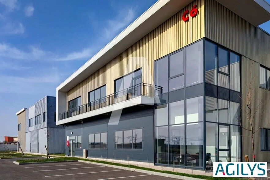 Local d'activités dans Villebon-sur-Yvette à vendre - Photo de l’immeuble – Image 2 sur 13