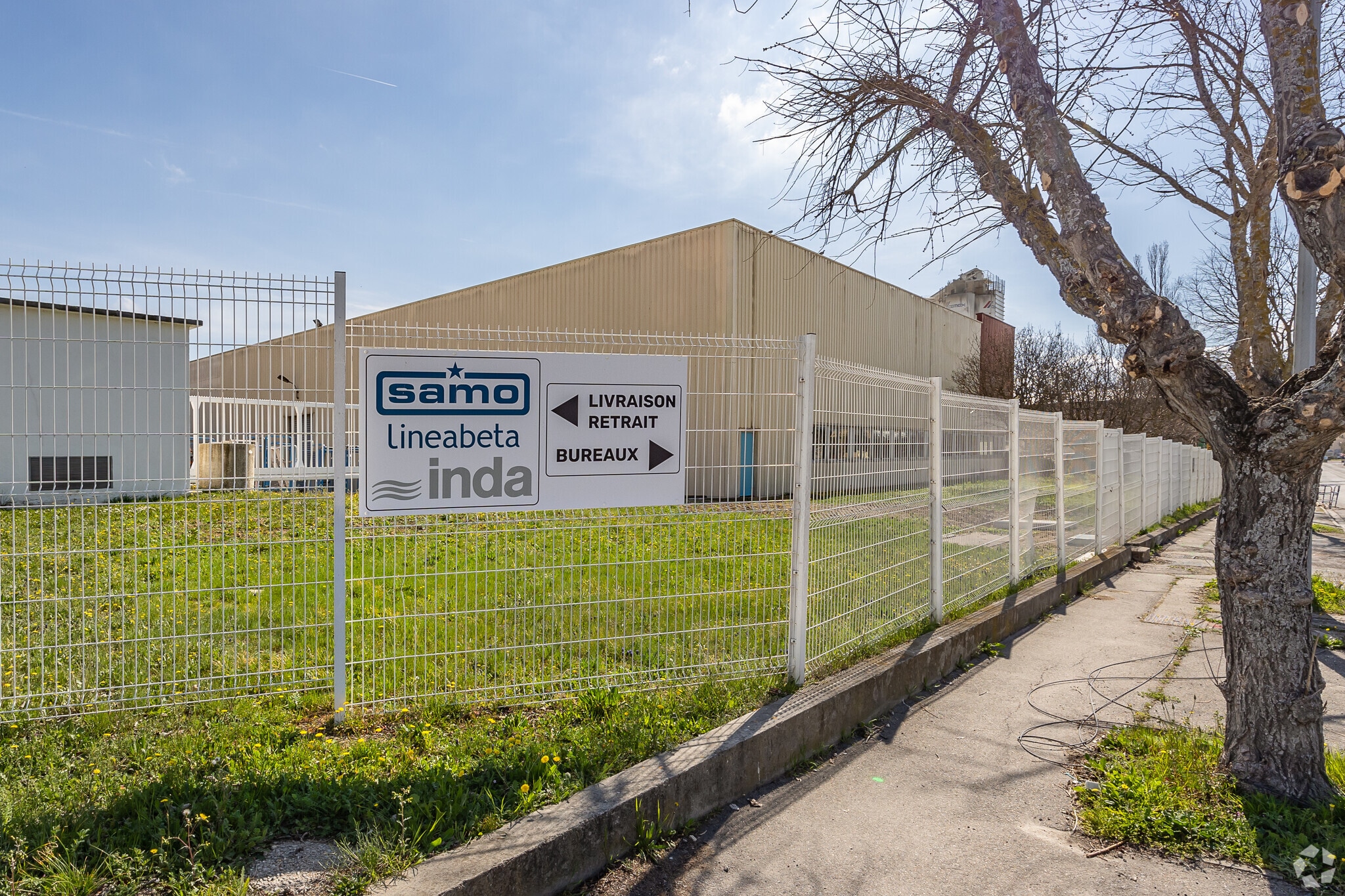 Local d’activités dans Aix-en-Provence à louer Photo de l’immeuble– Image 1 sur 3