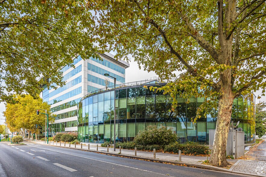 420 Rue D'Estienne D'Orves, Colombes à louer - Photo de l’immeuble – Image 3 sur 10