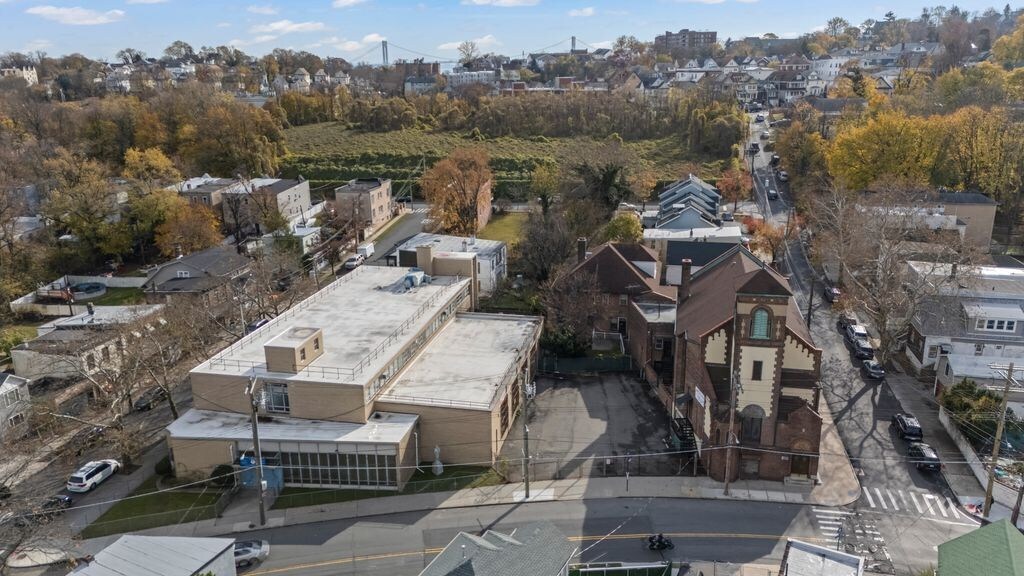 School, Church and Rectory for Sale portefeuille de 3 biens à vendre sur LoopNet.fr Photo principale– Image 1 sur 28