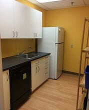 2220 Boul Lapinière, Brossard, QC à louer Photo intérieure– Image 1 sur 2