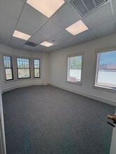 853 Lincoln Way, Auburn, CA à louer Photo intérieure– Image 1 sur 15