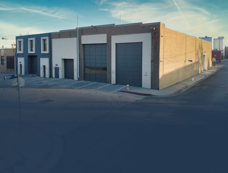 1900 E 7th Pl, Los Angeles, CA à louer - Photo principale – Image 1 sur 14