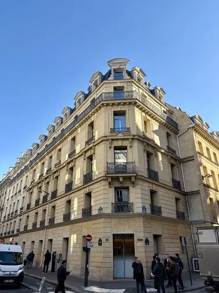 38 Rue Le Peletier, Paris à louer - Photo de l’immeuble – Image 1 sur 12
