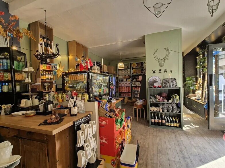 Local commercial dans Paris à vendre - Photo de l’immeuble – Image 1 sur 8