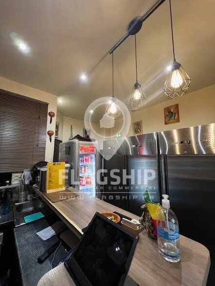 Local commercial dans Paris à louer - Photo intérieure – Image 3 sur 7