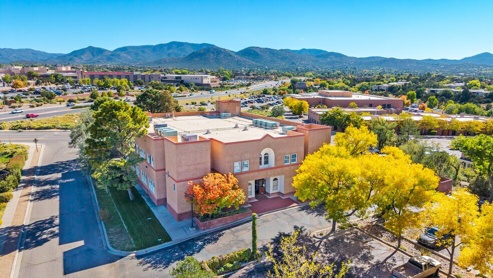 2006 Botulph Rd, Santa Fe, NM à vendre - Photo de l’immeuble – Image 1 sur 22