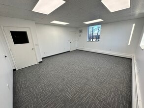 2215 Oak Industrial Dr NE, Grand Rapids, MI à louer Photo intérieure– Image 2 sur 10