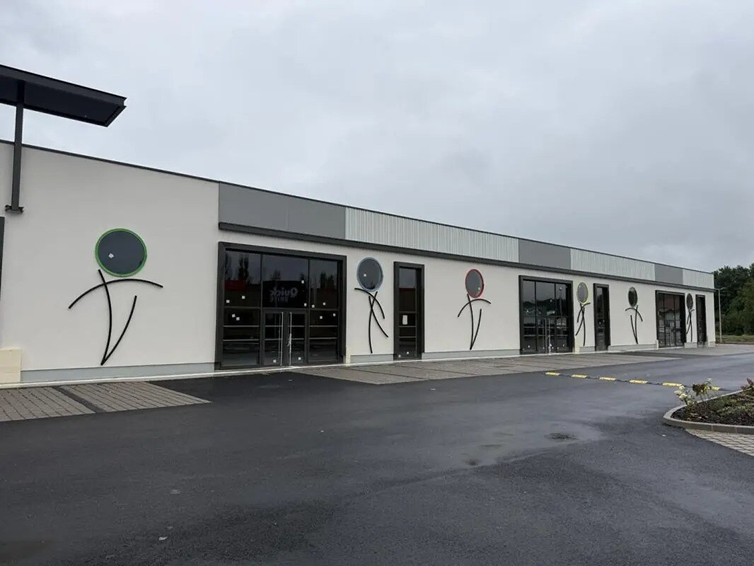 Local commercial dans Botans à louer Photo de l’immeuble– Image 1 sur 4