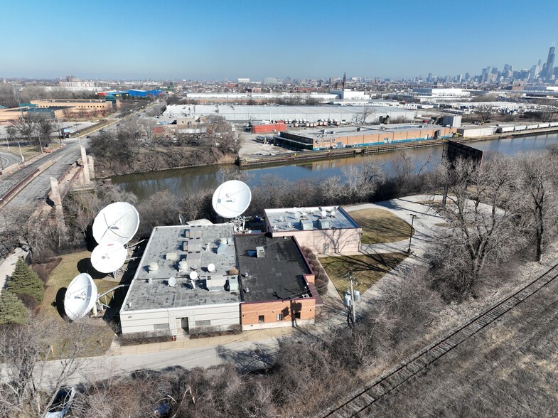 3111 S Western Ave, Chicago, IL à louer - Photo de l’immeuble – Image 1 sur 4