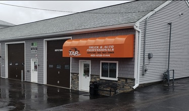 25 Grand Ave, Cumberland, RI à louer Photo de l’immeuble– Image 2 sur 9