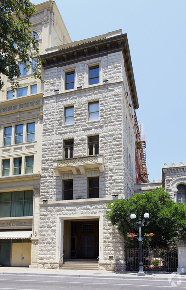 235 E Commerce St, San Antonio, TX à vendre - Photo de l’immeuble – Image 2 sur 6