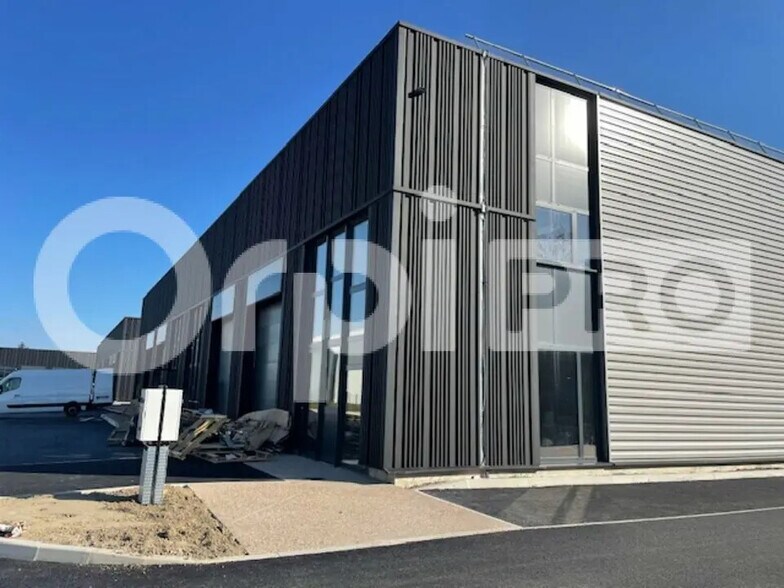 Local d’activités dans Trévoux à louer - Photo de l’immeuble – Image 2 sur 6