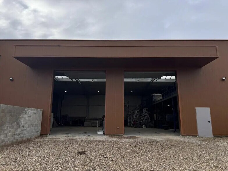 Industriel/Logistique dans Pont-de-Chéruy à louer - Photo de l’immeuble – Image 2 sur 6