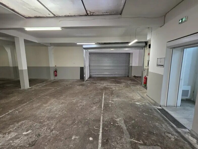 Industriel/Logistique dans Nice à vendre - Photo de l’immeuble – Image 3 sur 3