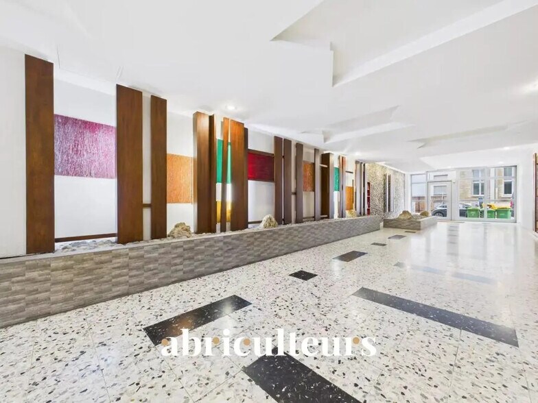 Local commercial dans Paris à vendre - Photo de l’immeuble – Image 1 sur 13