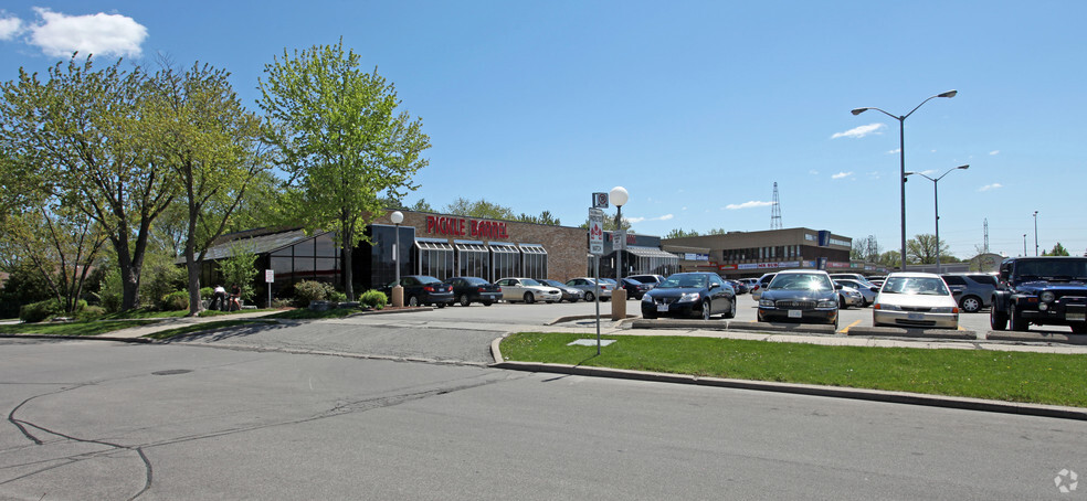 5845-6015 Leslie St, Toronto, ON à louer - Photo principale – Image 1 sur 3