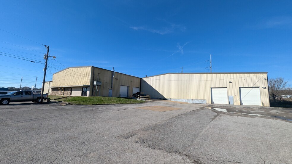 121 Bennett Dr, Pulaski, TN à vendre - Photo de l’immeuble – Image 2 sur 6