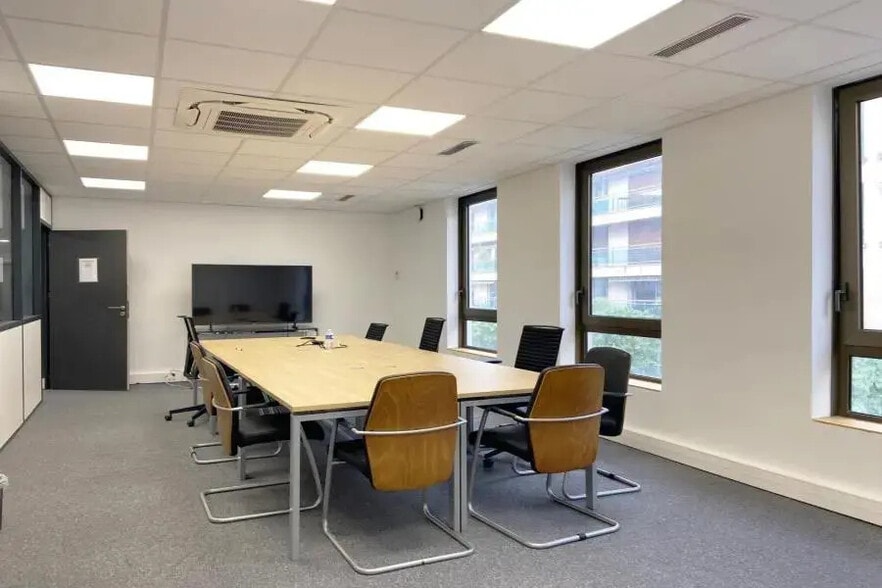 Bureau dans Neuilly-sur-Seine à louer - Photo de l’immeuble – Image 3 sur 5
