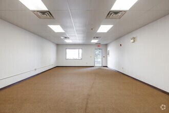 323 Pinetree Rd, Ithaca, NY à louer Photo intérieure– Image 2 sur 7