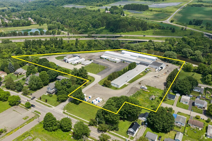 44 River St, Cortland, NY à vendre - Aérien – Image 1 sur 36