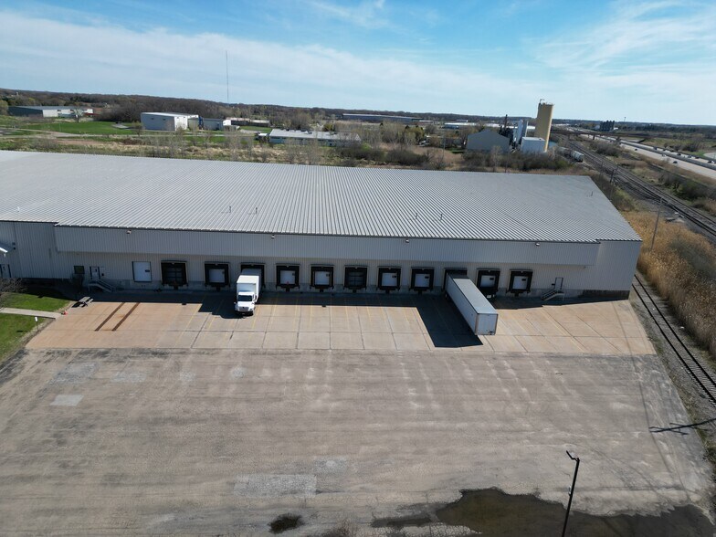 2435 Schultz Rd, Neenah, WI à vendre - Photo de l’immeuble – Image 2 sur 19