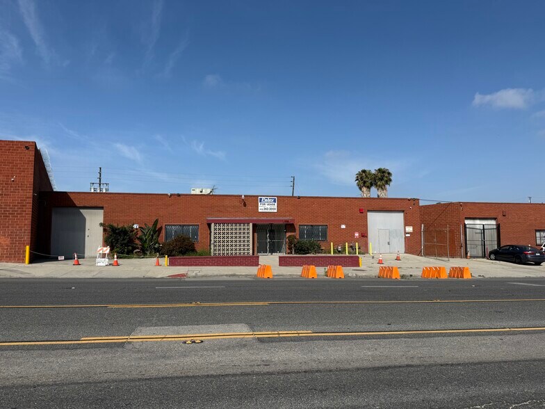 13413 S Broadway, Los Angeles, CA à vendre - Photo de l’immeuble – Image 1 sur 1