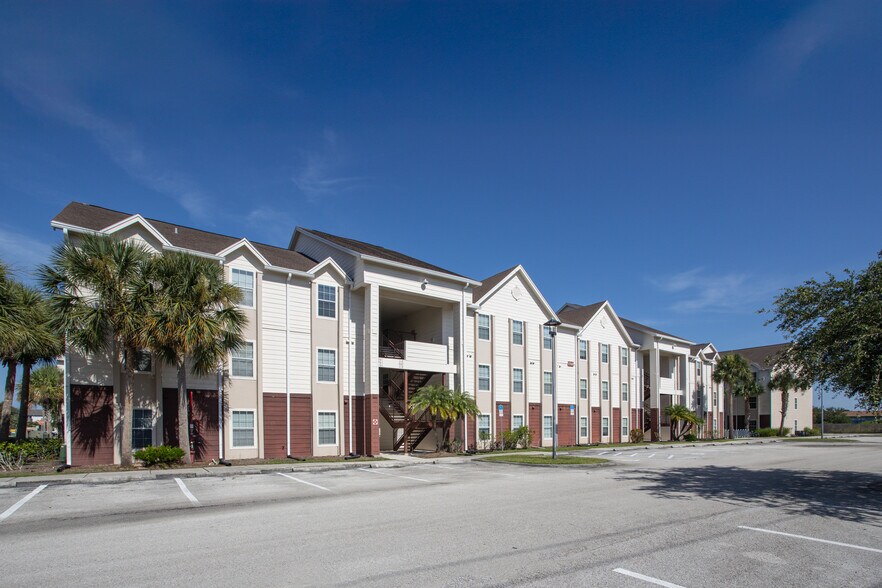 1540 NE Skippers Way, Palm Bay, FL à vendre - Photo de l’immeuble – Image 3 sur 13