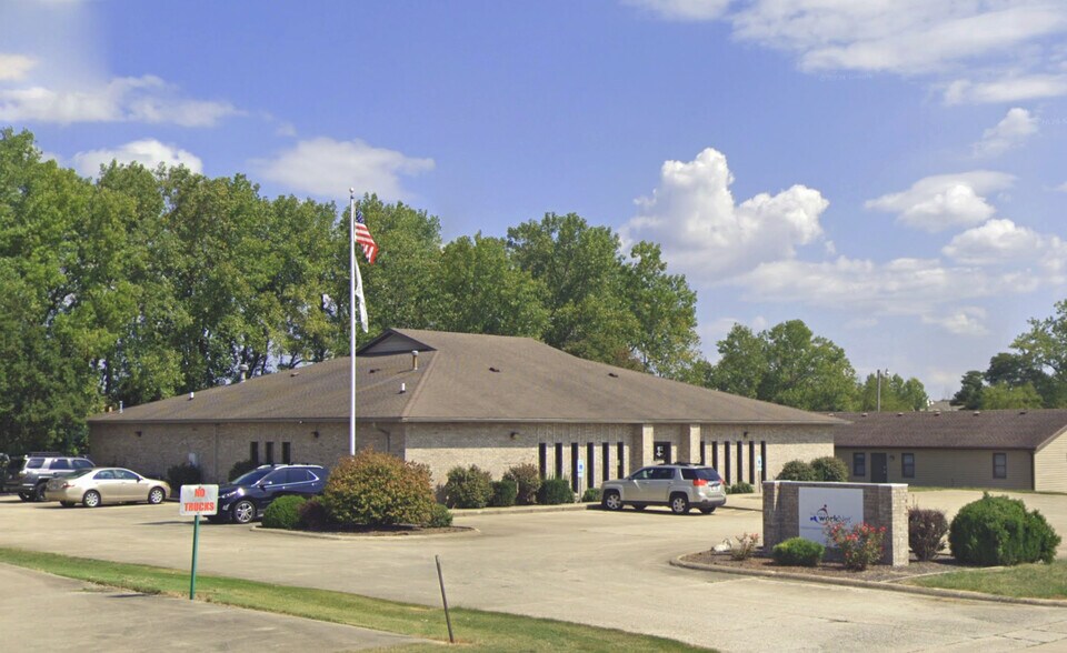 2311 Hoffman Dr, Effingham, IL à vendre - Photo de l’immeuble – Image 2 sur 5
