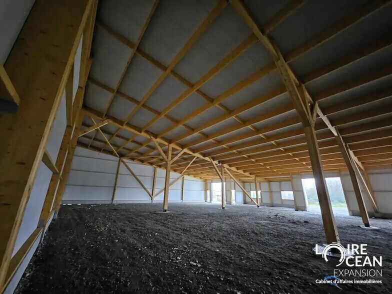 Local d’activités dans Bouaye à louer - Photo de l’immeuble – Image 1 sur 14