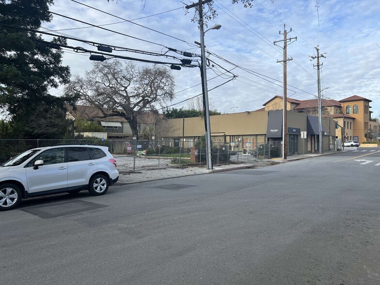 612 Cambridge Ave, Menlo Park, CA à vendre - Photo de l’immeuble – Image 3 sur 8