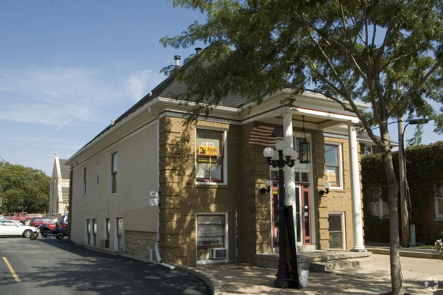 117 W Wesley St, Wheaton, IL à vendre - Photo de l’immeuble – Image 3 sur 5