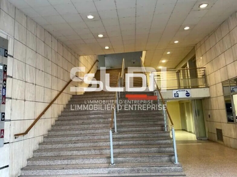 Bureau dans Lyon à louer - Hall d’entrée – Image 2 sur 9